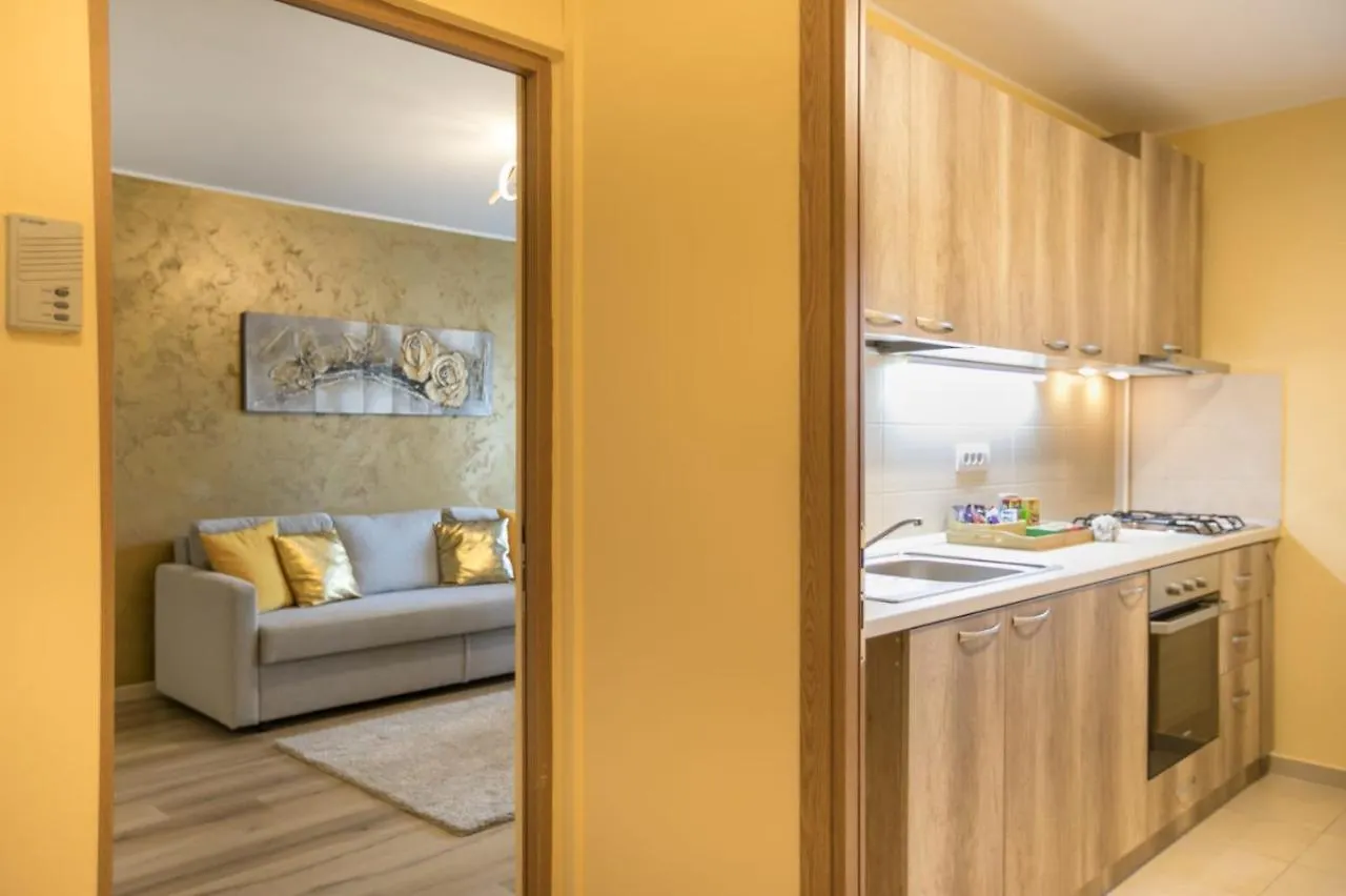Golden Apartment Baneasa Bükreş Romanya